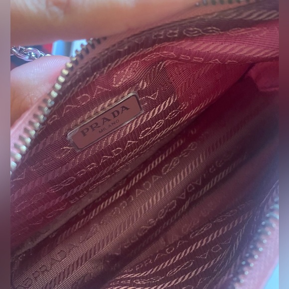 Brand new Prada re edition 2005 100% authentic - Picture 6 of 7